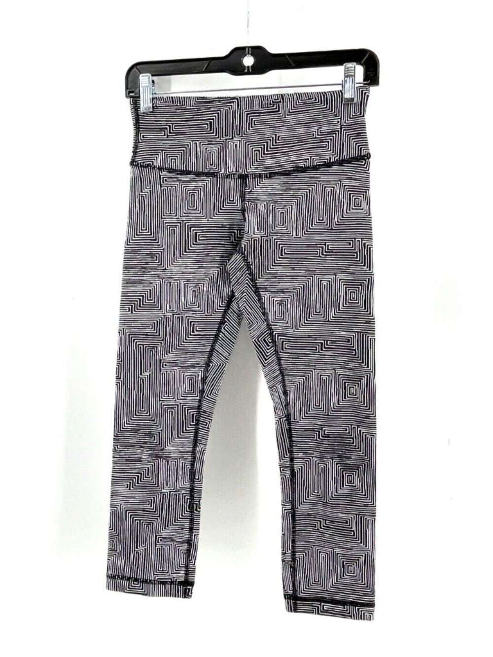 Lululemon Women's Black Geometric Print Cropped Activewear Leggings Size 4